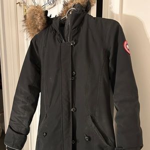 Girls Canada Goose Parka. See photo for wear and stain